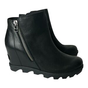 Women's Joan Of Arctic Wedge II Zip Bootie Black Sz 6
